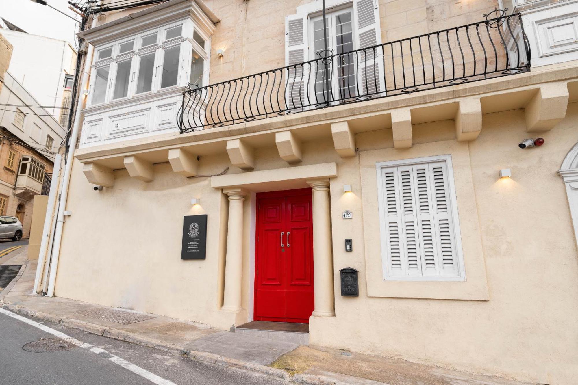 The Rose Hostel Saint Julian's Exterior photo